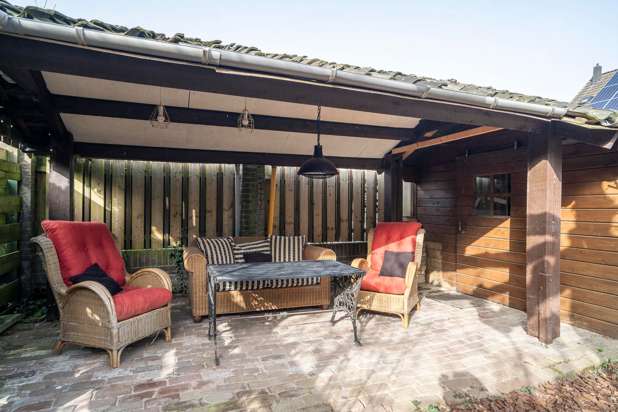Semi-detached house with 4 bedrooms, garage, and solar panels in Grubbenvorst — 47