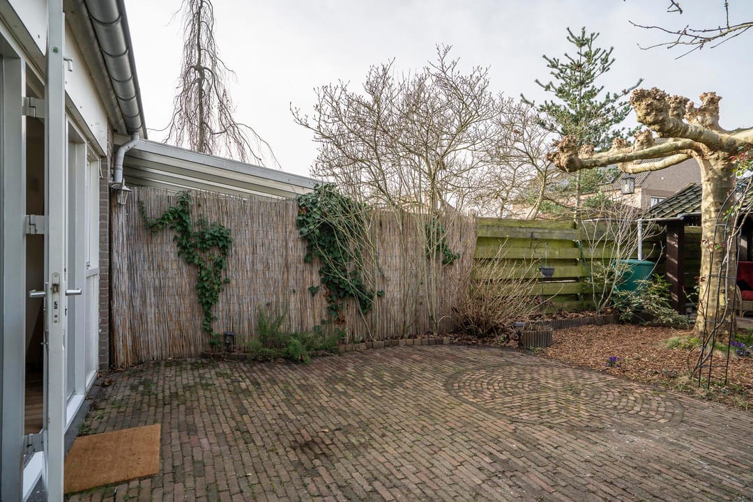 Semi-detached house with 4 bedrooms, garage, and solar panels in Grubbenvorst — 54