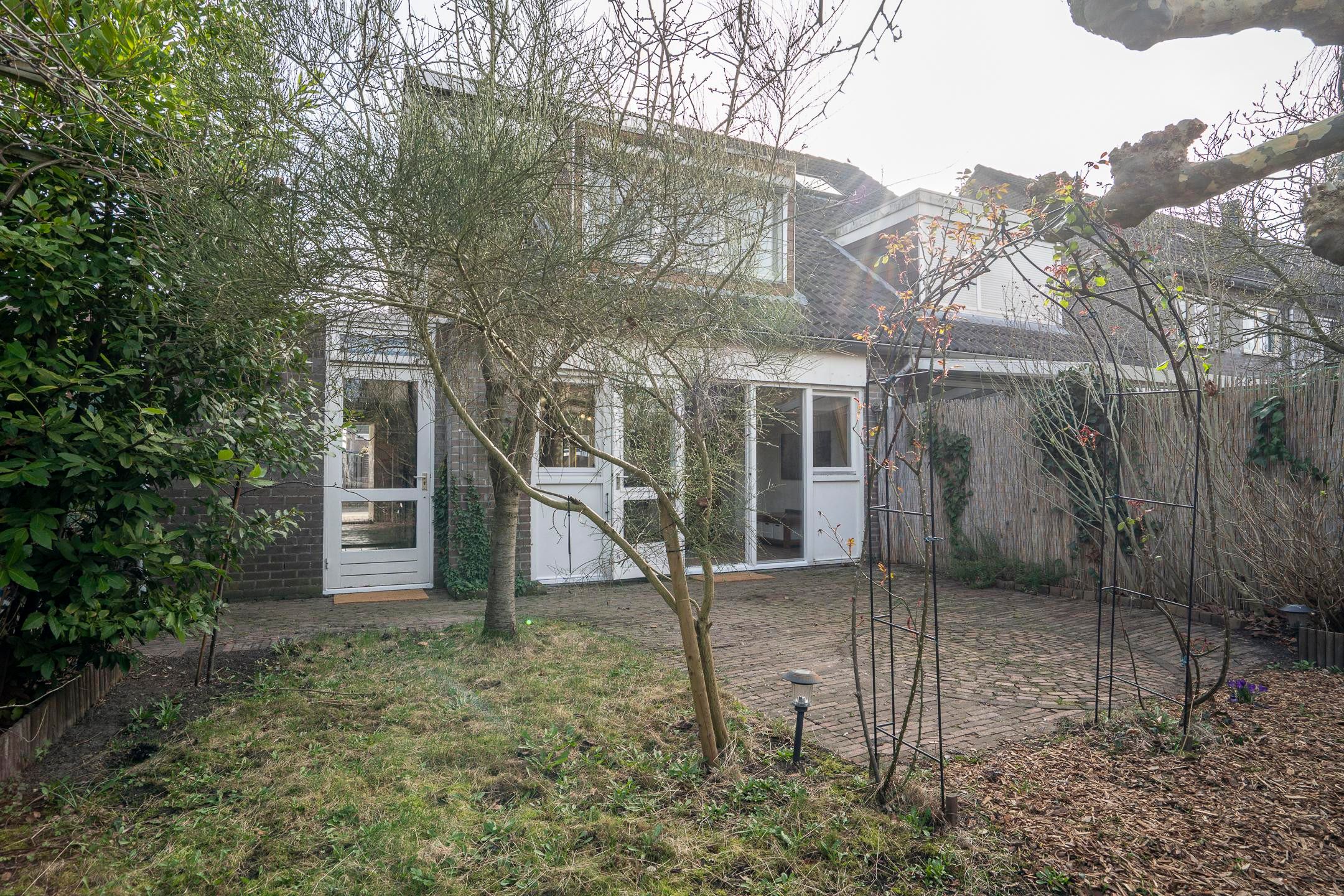 Semi-detached house with 4 bedrooms, garage, and solar panels in Grubbenvorst — 50