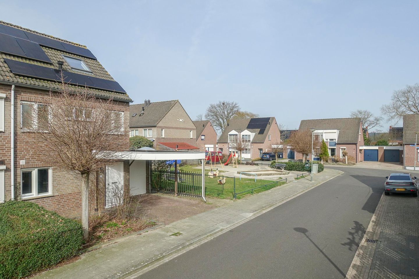 Semi-detached house with 4 bedrooms, garage, and solar panels in Grubbenvorst — 57