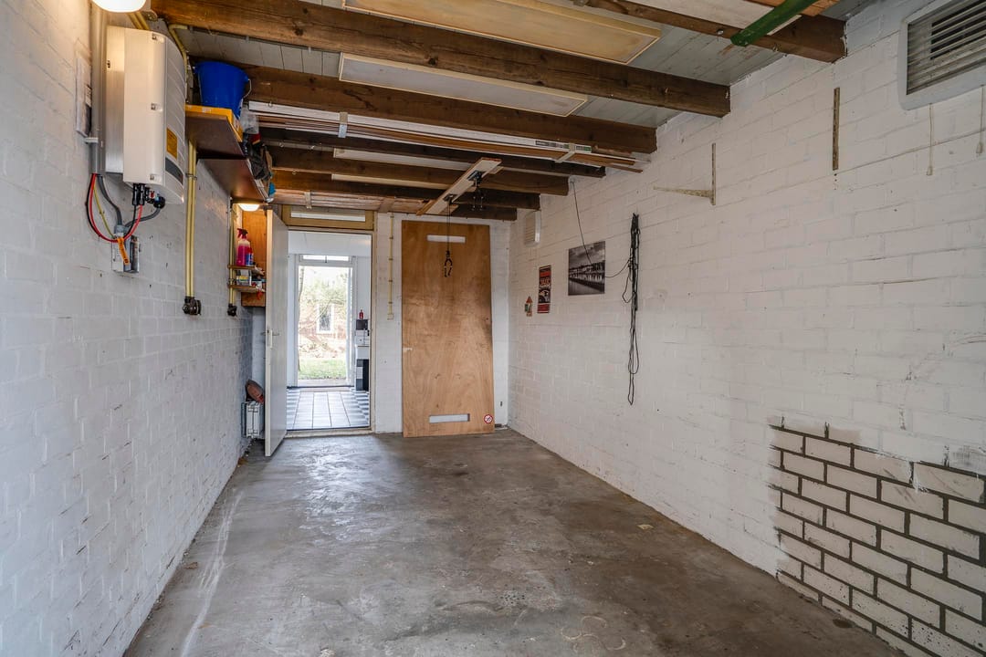 Semi-detached house with 4 bedrooms, garage, and solar panels in Grubbenvorst — 44
