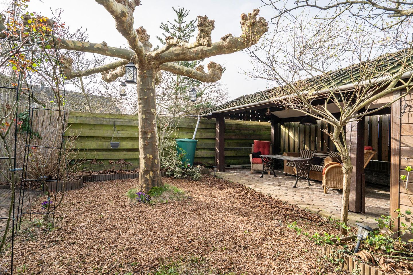 Semi-detached house with 4 bedrooms, garage, and solar panels in Grubbenvorst — 51