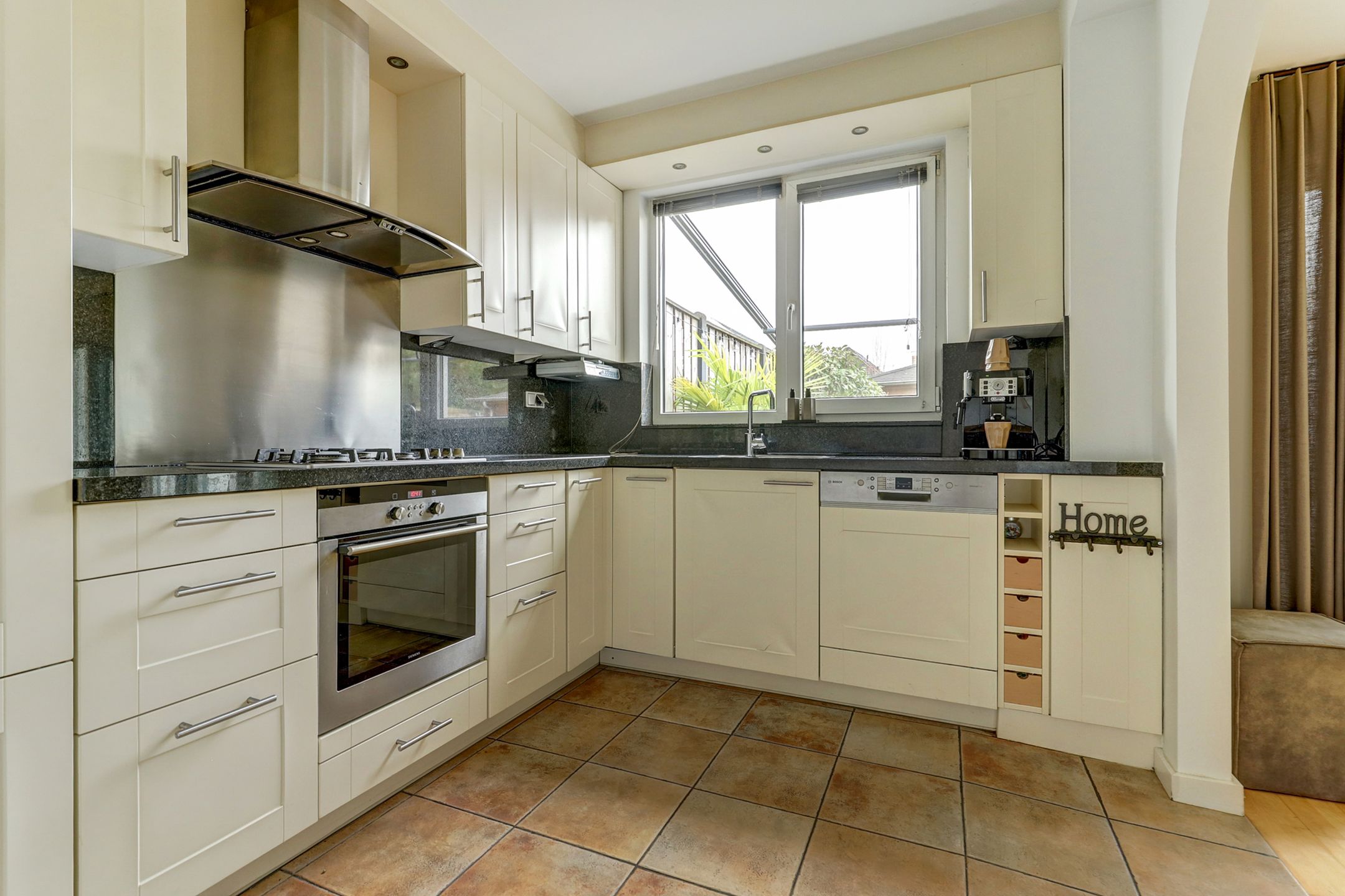 Foto 18 van Burg. Dittersstraat 31