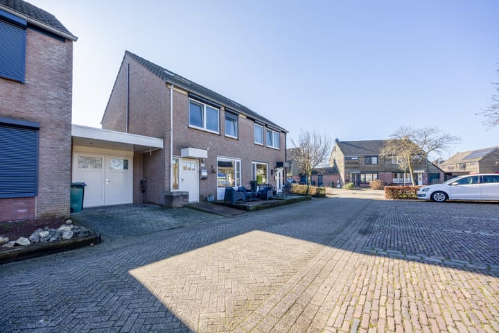 Foto 2 van Kardinaalsmuts 150