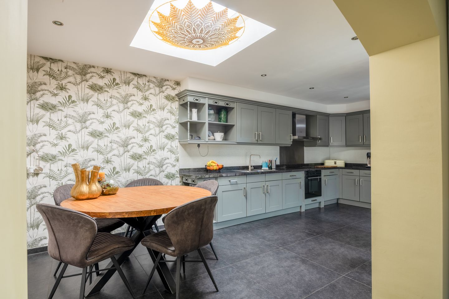 Spacious Semi-Detached Home with Four Bedrooms and Conservatory in Cuijk — 13