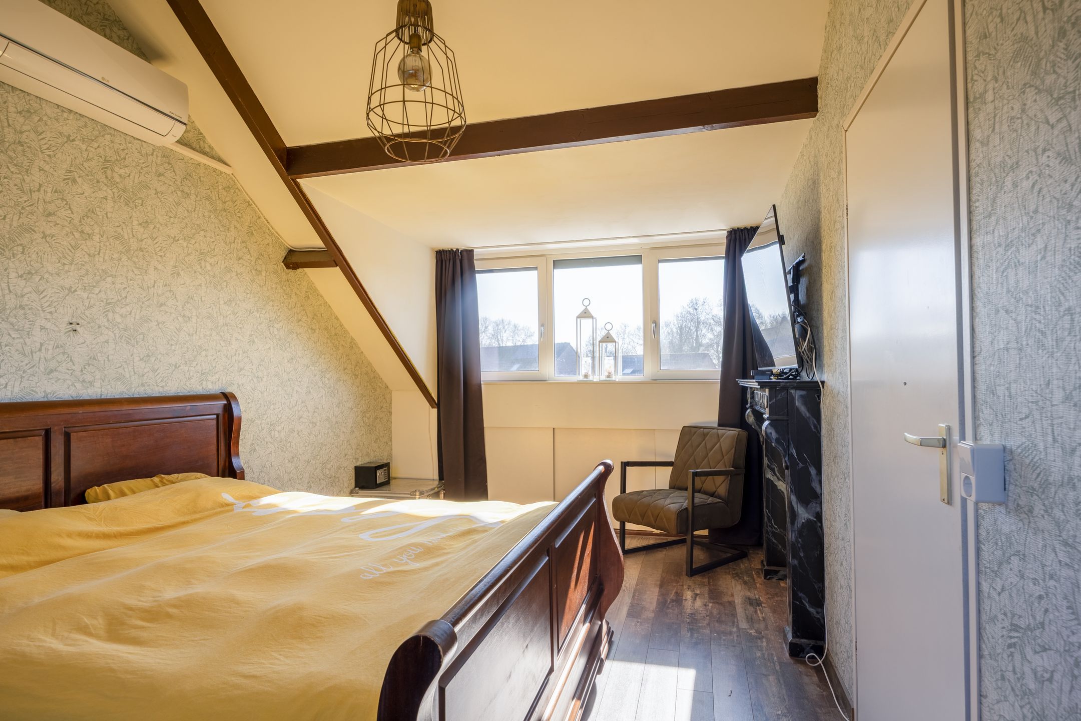 Spacious Semi-Detached Home with Four Bedrooms and Conservatory in Cuijk — 35