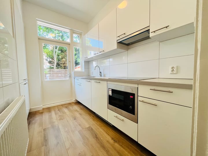 Photo 4 of Lunterenstraat 101