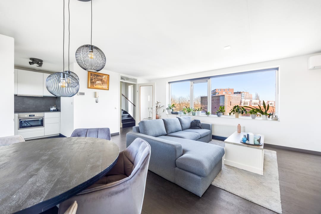 Sunny Renovated Maisonnette with New Kitchen and Bathroom — 12