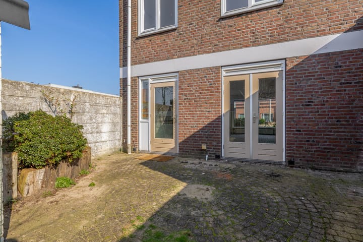 Photo 2 of van Limburg Stirumstraat 13