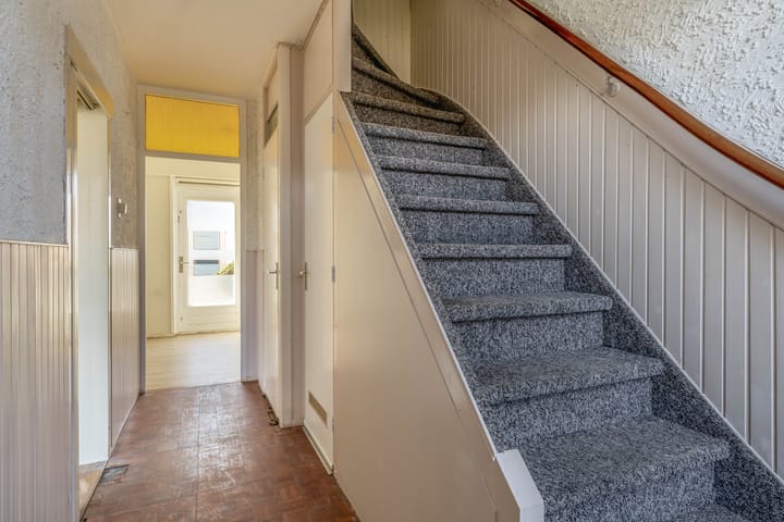 Photo 5 of van Limburg Stirumstraat 13