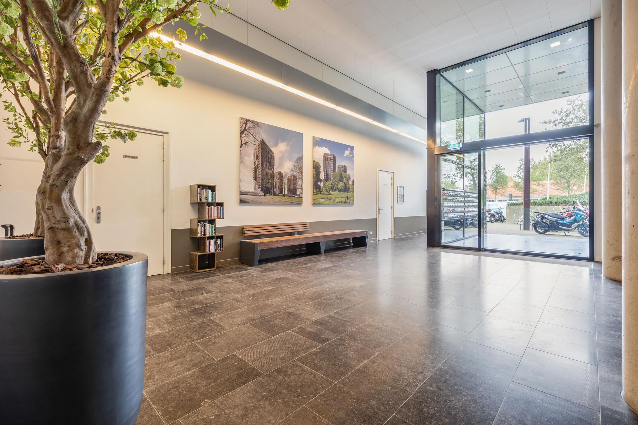 Foto 9 van Dirk Hartogstraat 295