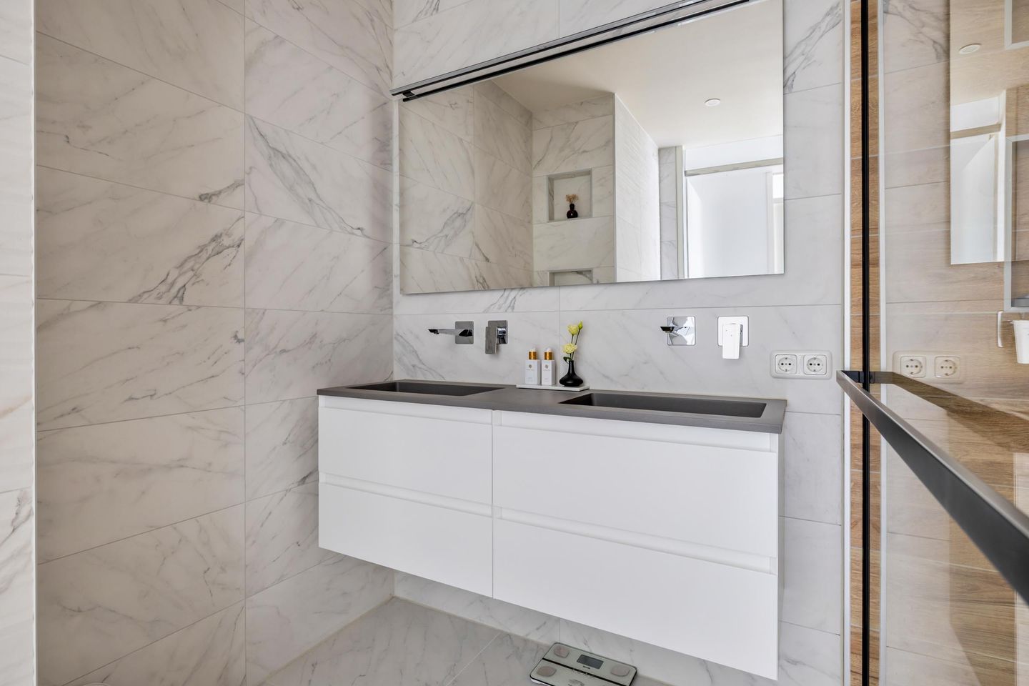 Foto 35 van Dirk Hartogstraat 295