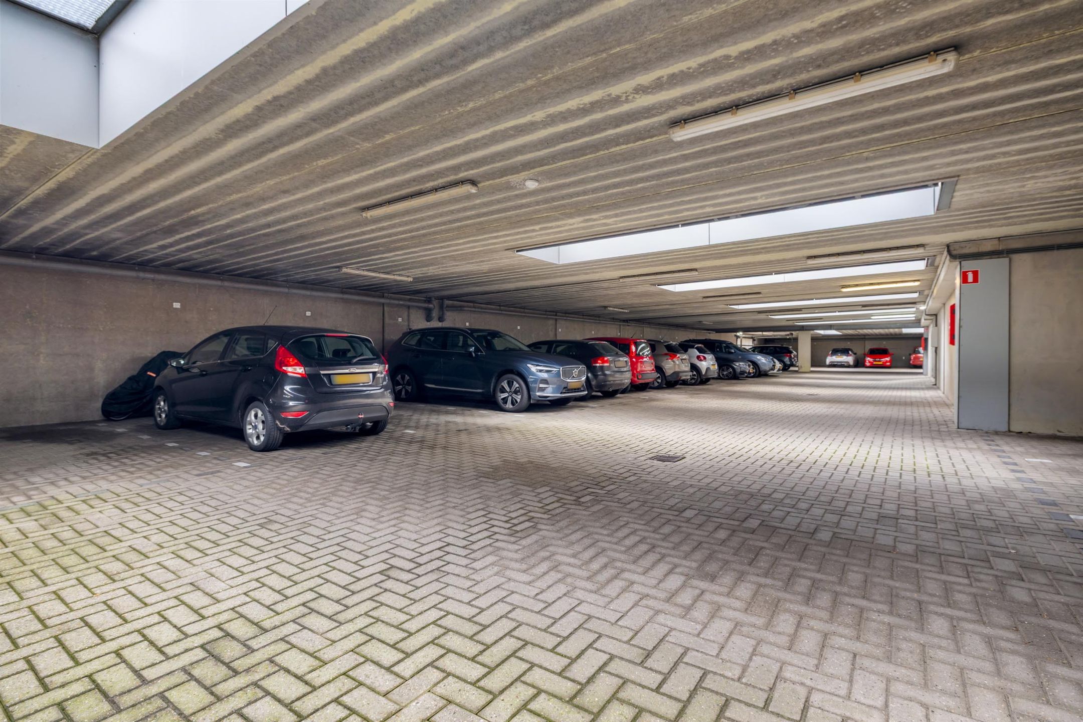 Foto 42 van Dirk Hartogstraat 295