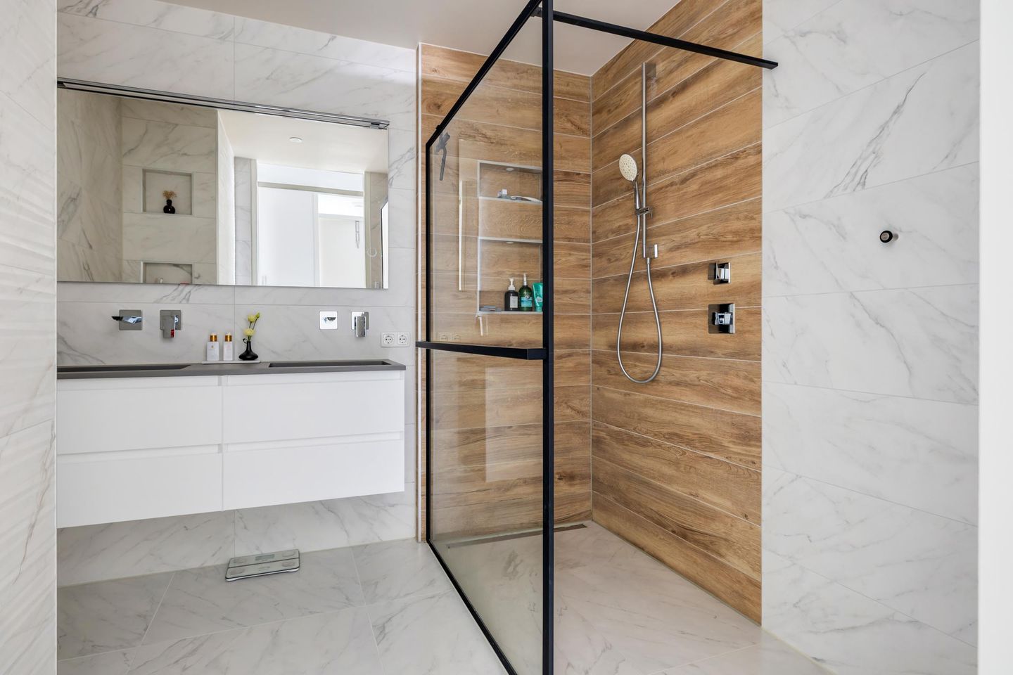 Foto 34 van Dirk Hartogstraat 295