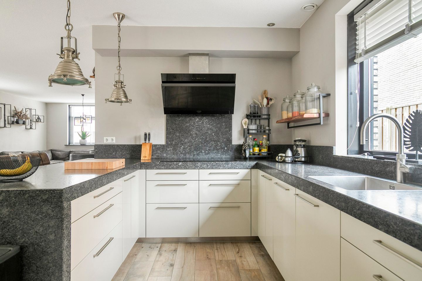 Foto 14 van Anzarstraat 7