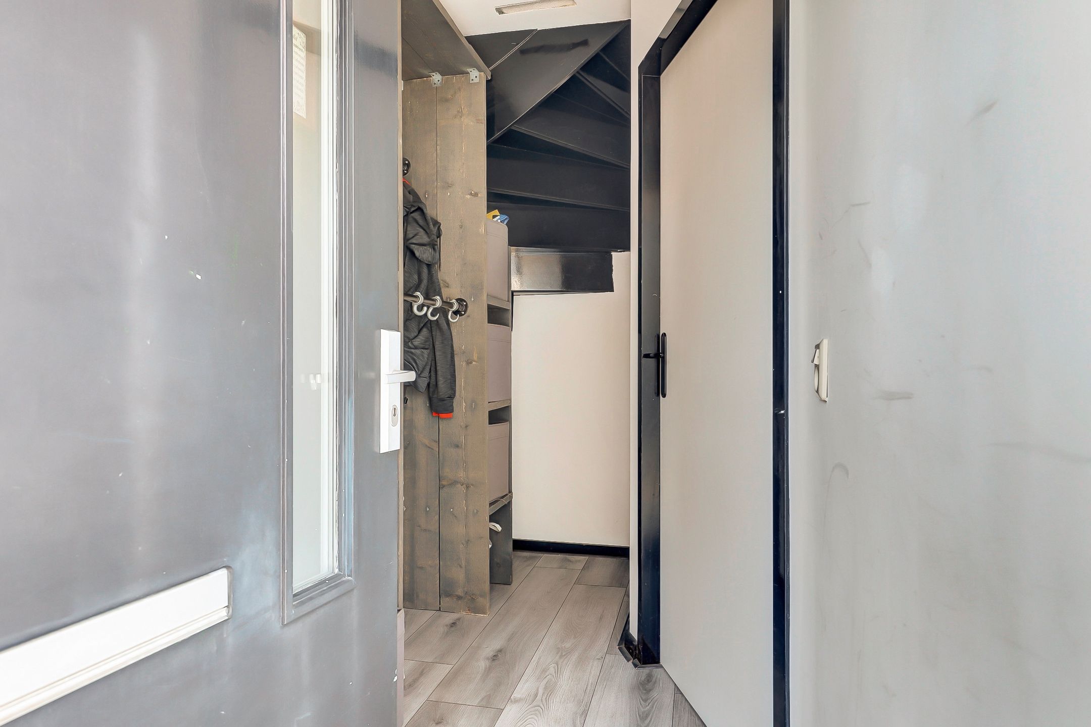 Photo 6 of Robert Stolzhof 258