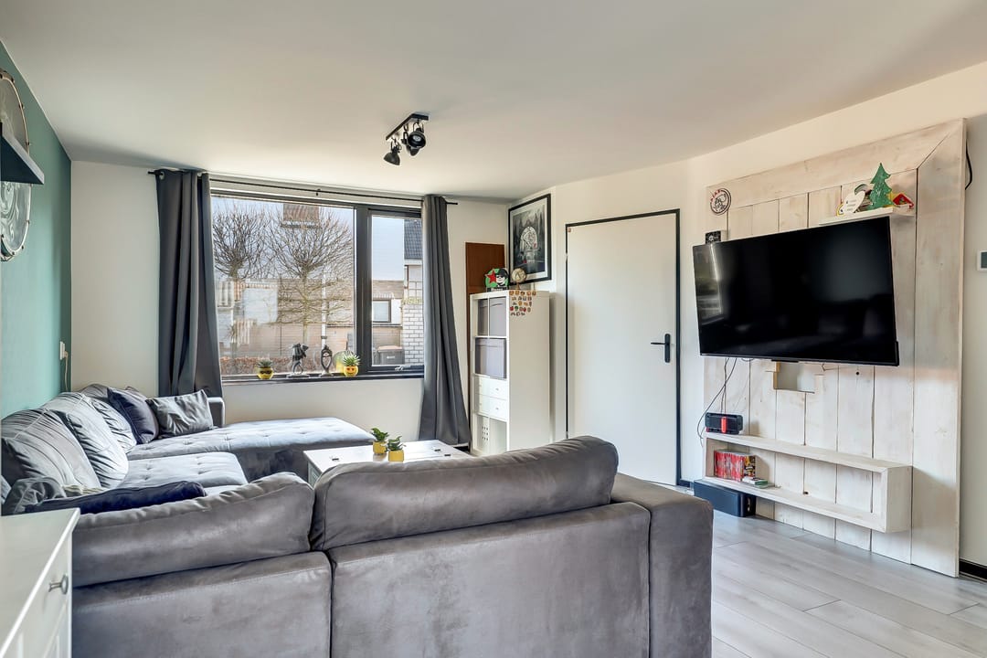 Photo 8 of Robert Stolzhof 258