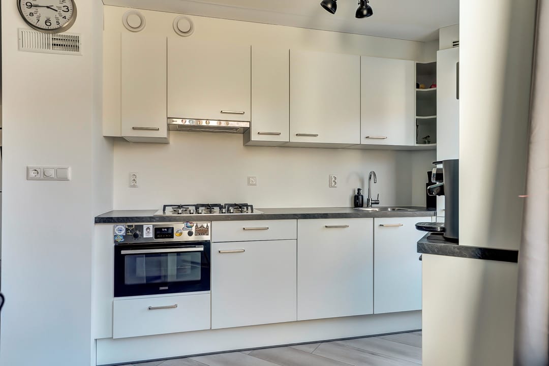 Photo 2 of Robert Stolzhof 258