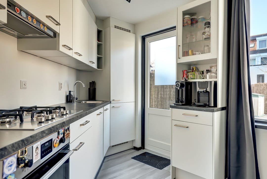 Photo 11 of Robert Stolzhof 258