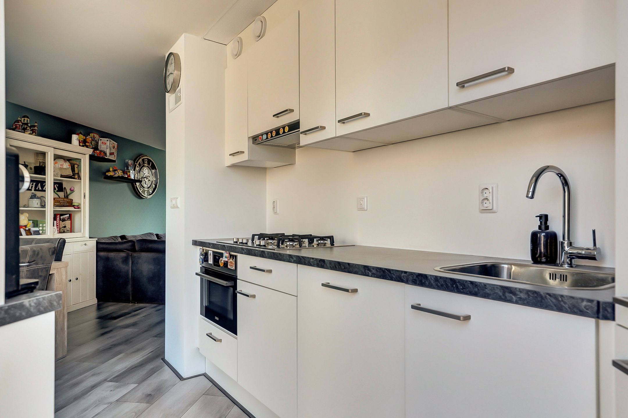 Photo 12 of Robert Stolzhof 258