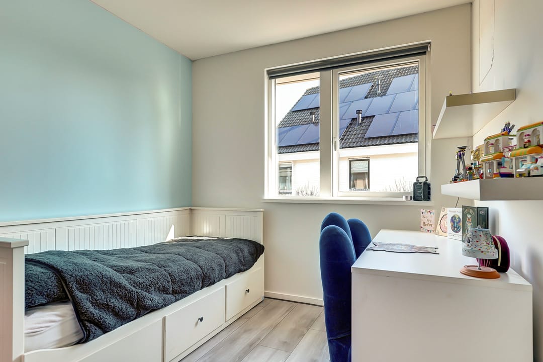 Photo 16 of Robert Stolzhof 258