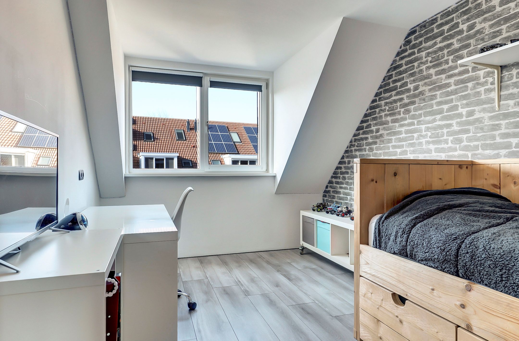 Photo 18 of Robert Stolzhof 258