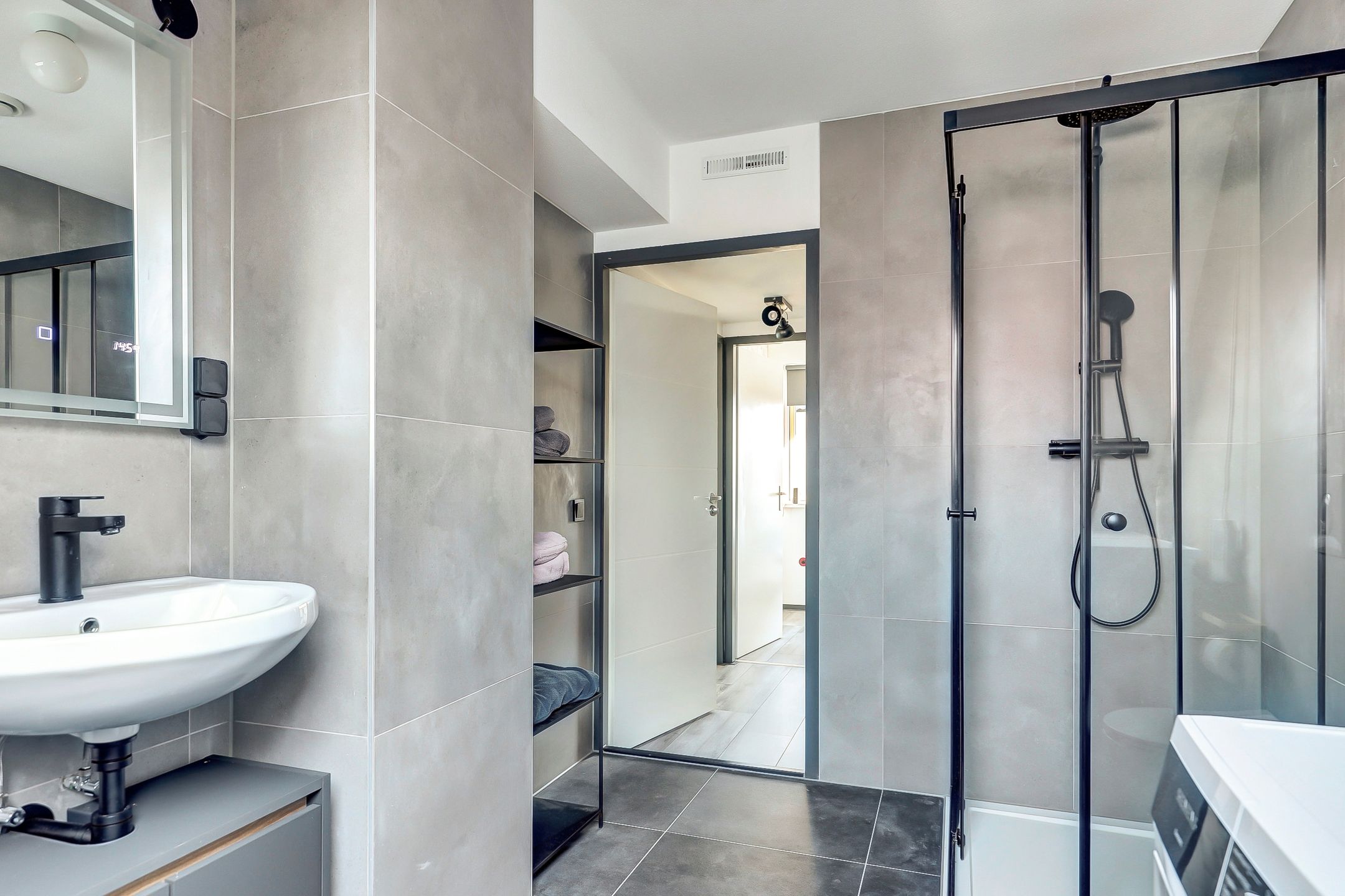 Photo 3 of Robert Stolzhof 258