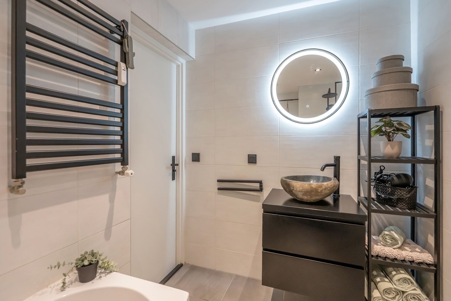 Stunning move-in ready 3-room apartment with balcony — 17