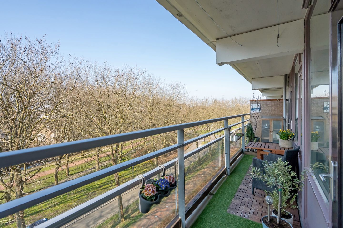 Stunning move-in ready 3-room apartment with balcony — 23