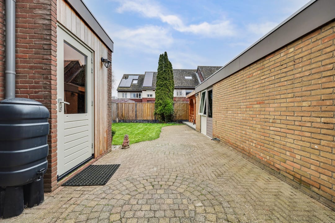 Photo 37 of Bergstraat 9