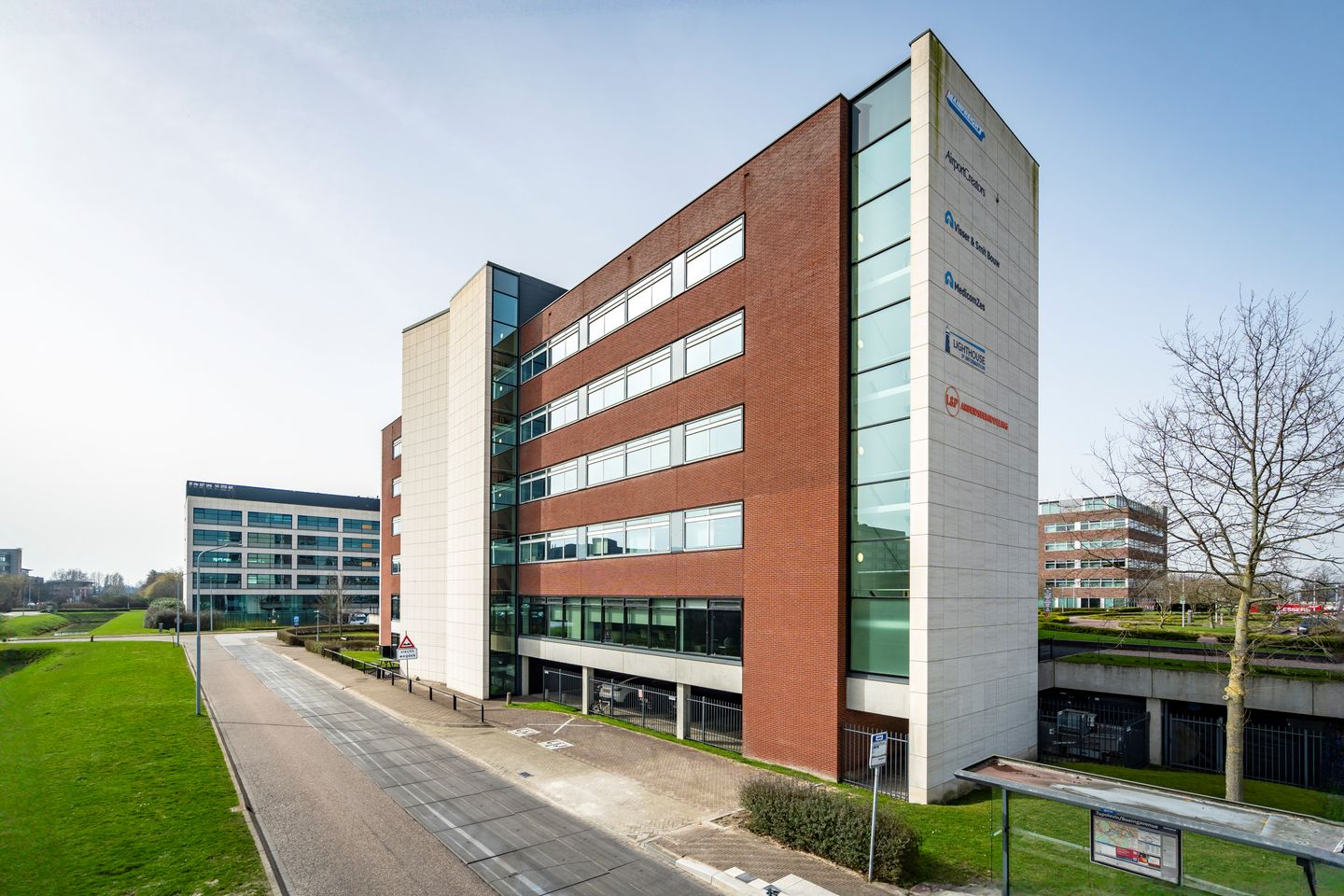 Bekijk foto 2 van Tupolevlaan 85