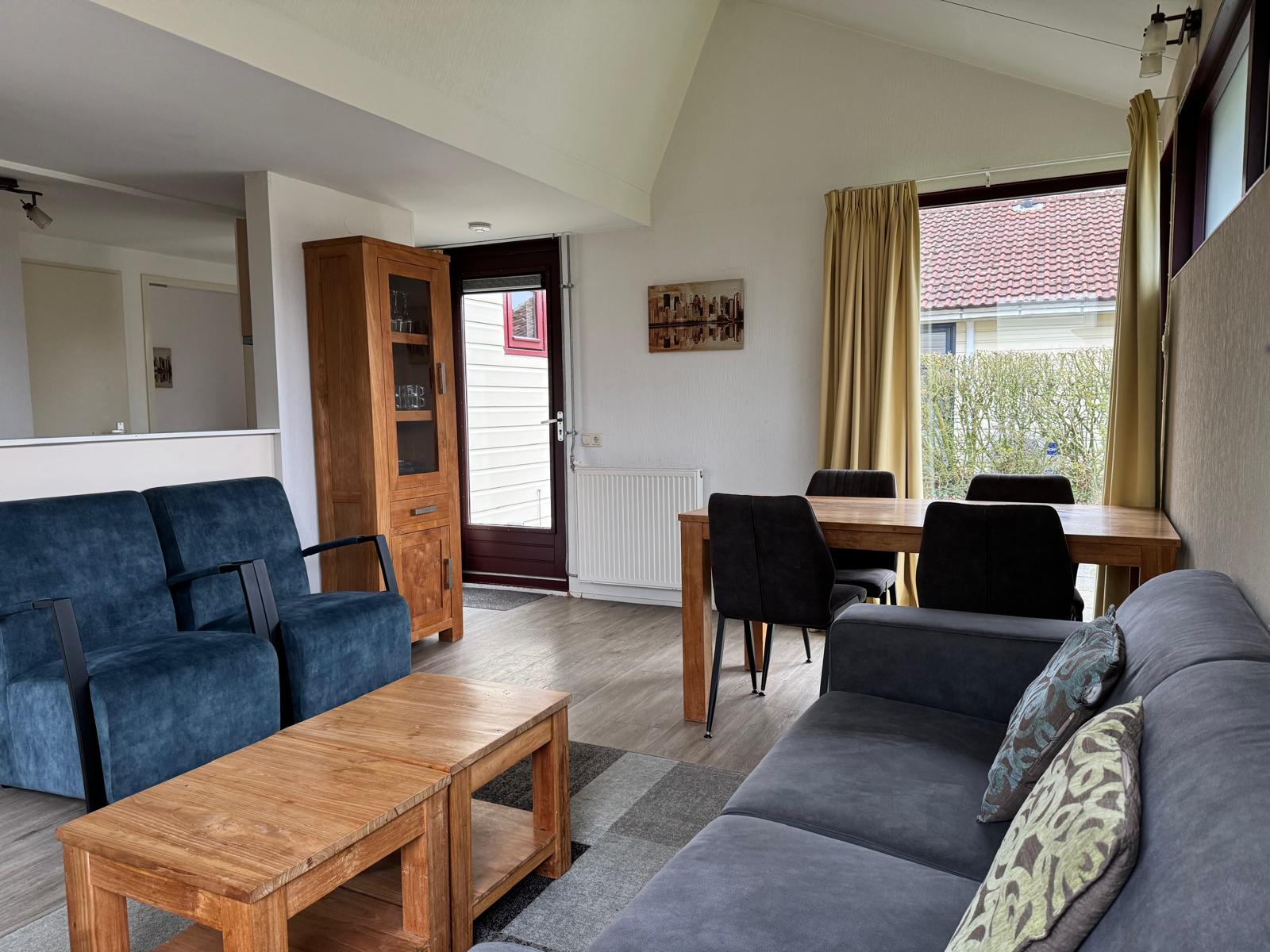 2-bedroom freehold villa in Heinkenszand — photo 3 of 5
