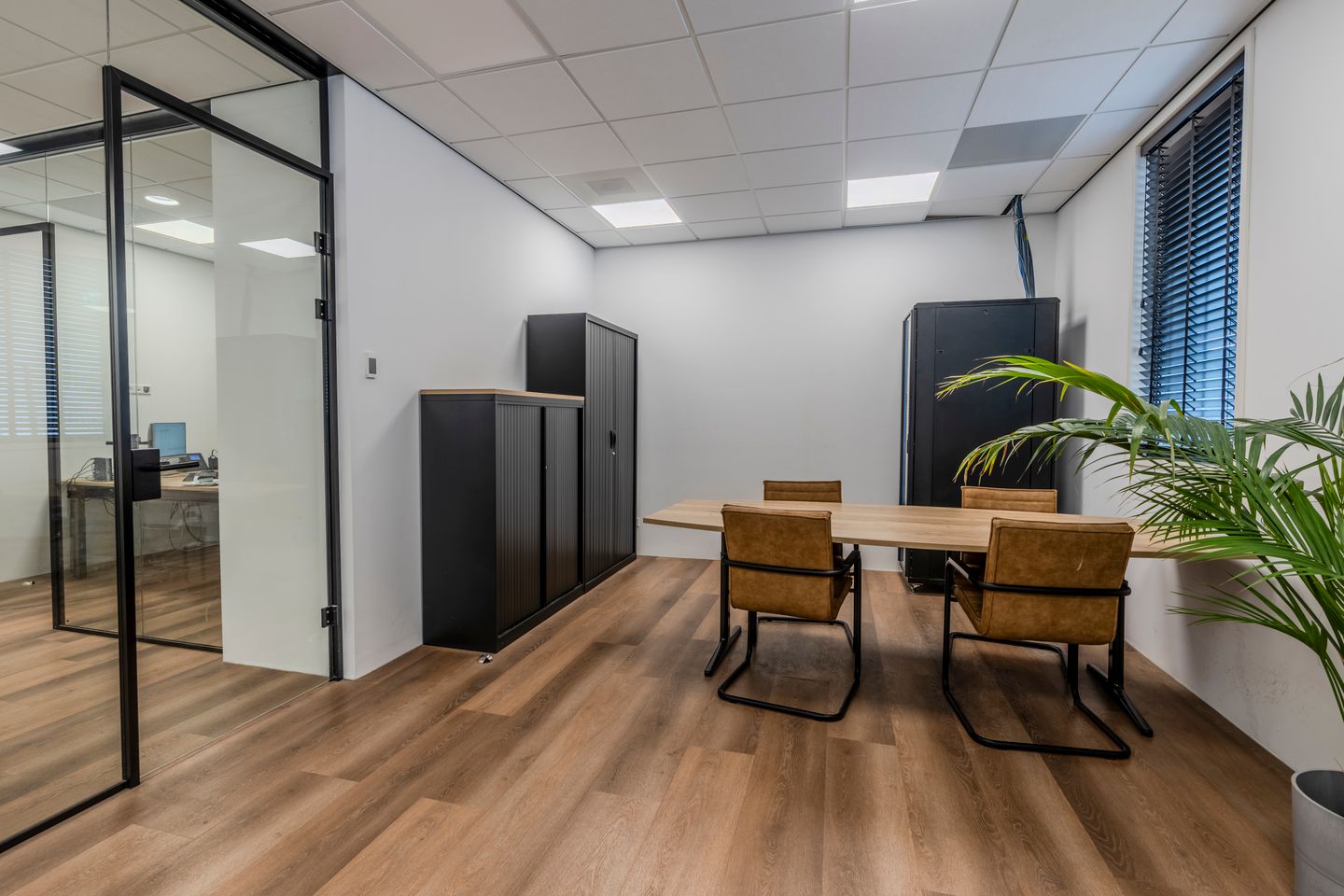 Bekijk foto 2 van Warwickstraat 15