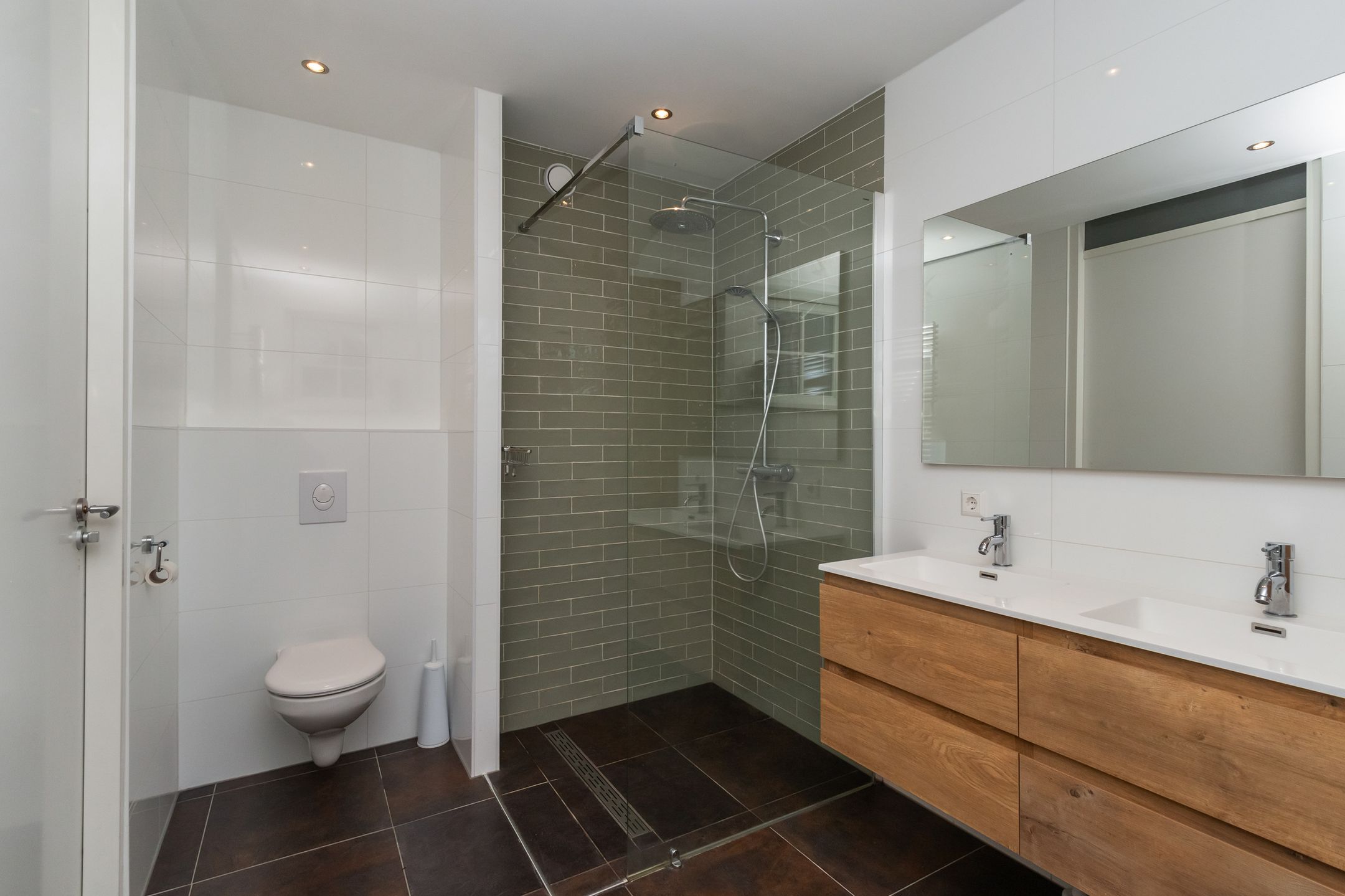 Photo 15 of Merelstraat 1