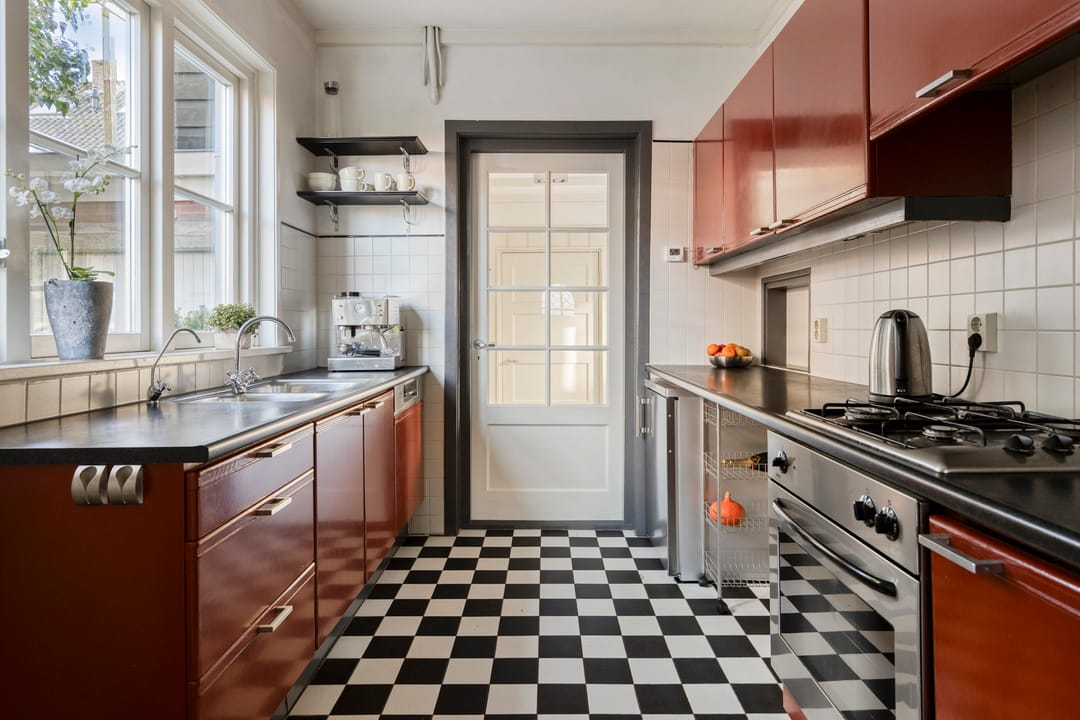 Unique Detached Home with Sunny Garden and Roof Terrace — 9