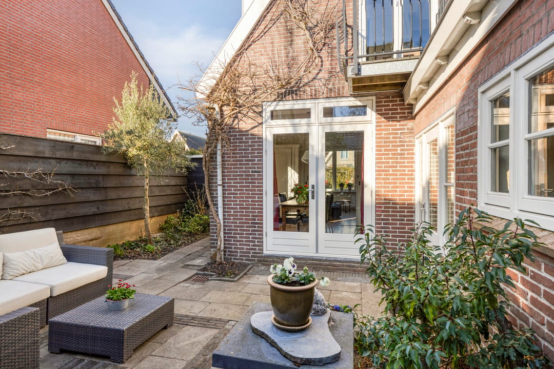 Unique Detached Home with Sunny Garden and Roof Terrace — 17