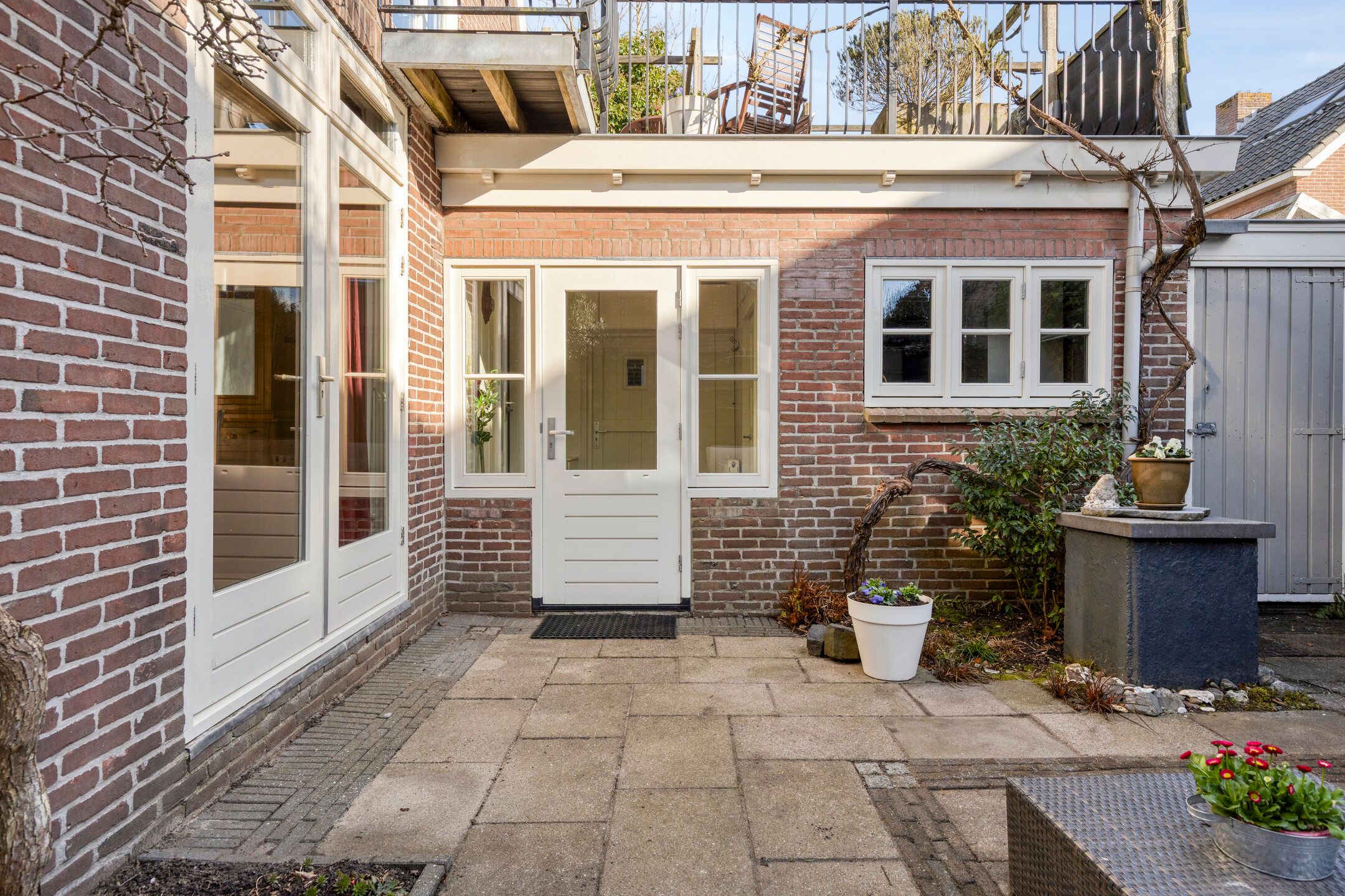Unique Detached Home with Sunny Garden and Roof Terrace — 16