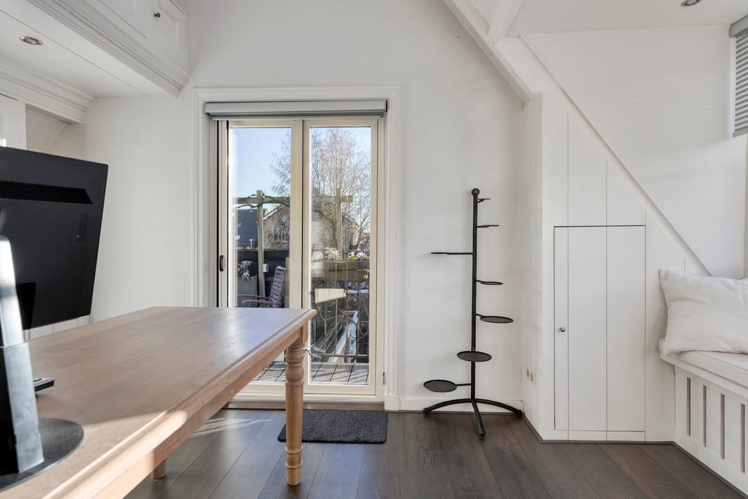 Unique Detached Home with Sunny Garden and Roof Terrace — 26