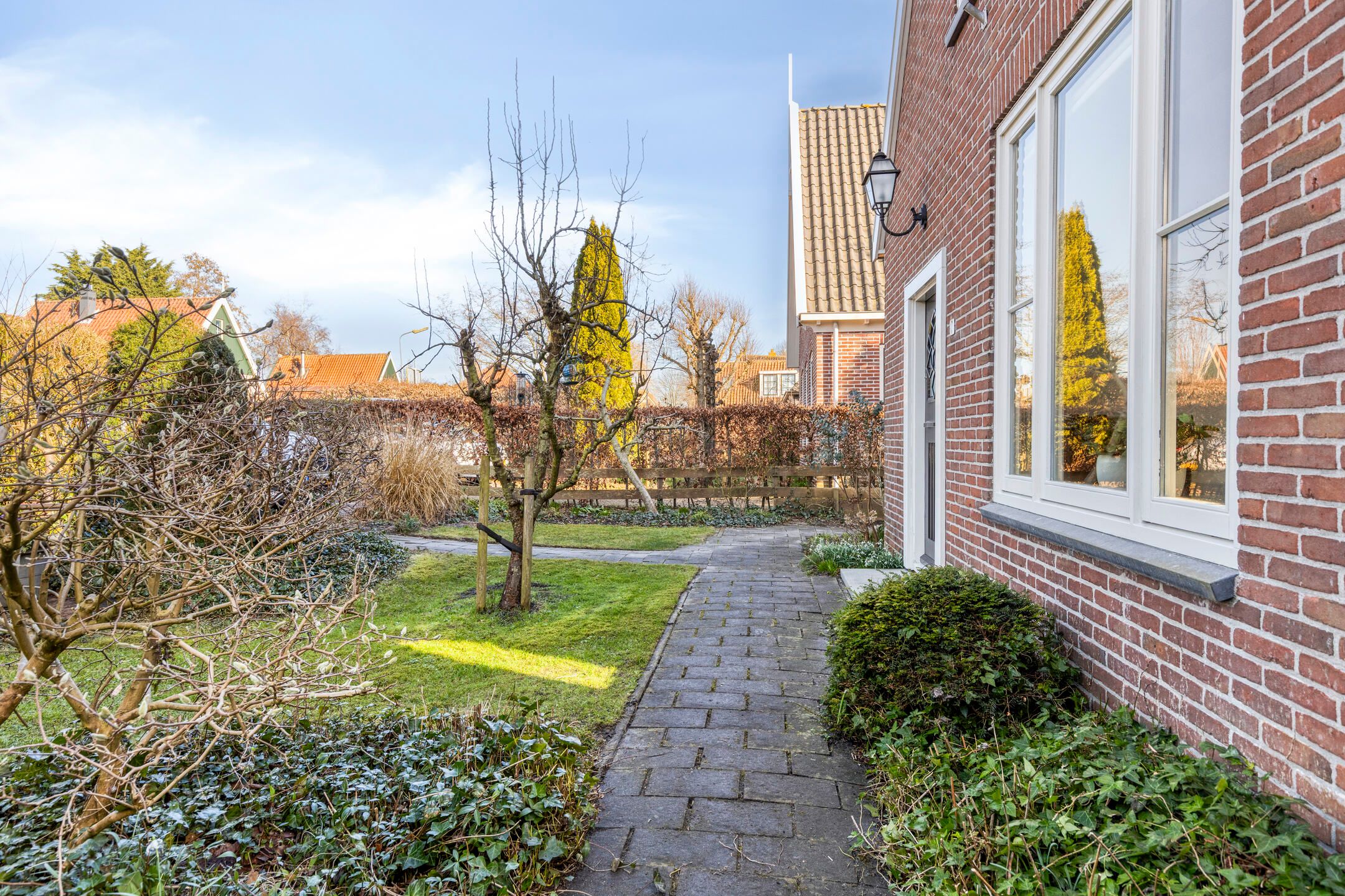 Unique Detached Home with Sunny Garden and Roof Terrace — 34