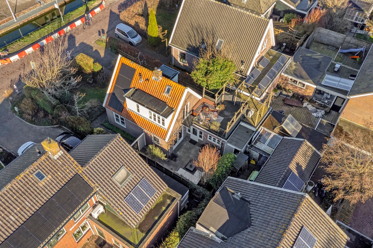 Unique Detached Home with Sunny Garden and Roof Terrace — 38