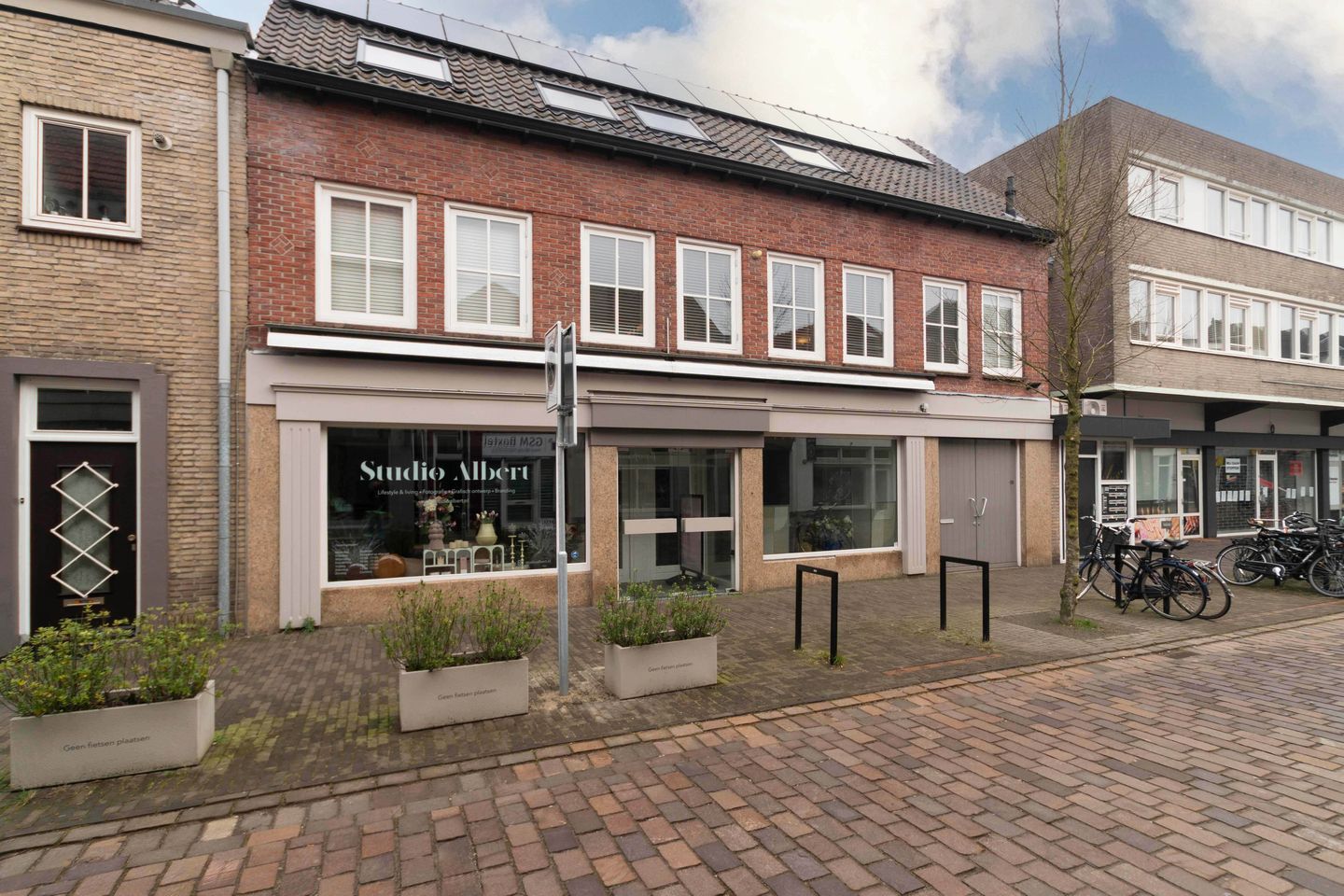 View photo 2 of Rechterstraat 25