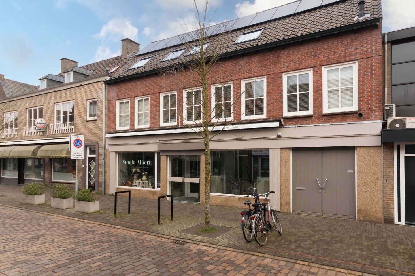 View photo 3 of Rechterstraat 25
