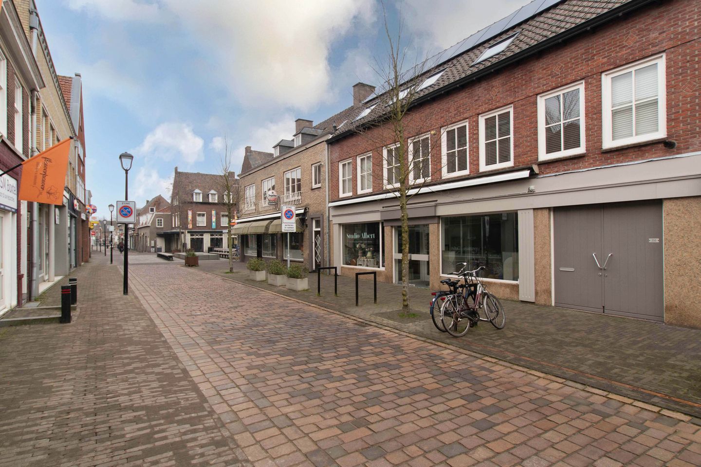 View photo 4 of Rechterstraat 25