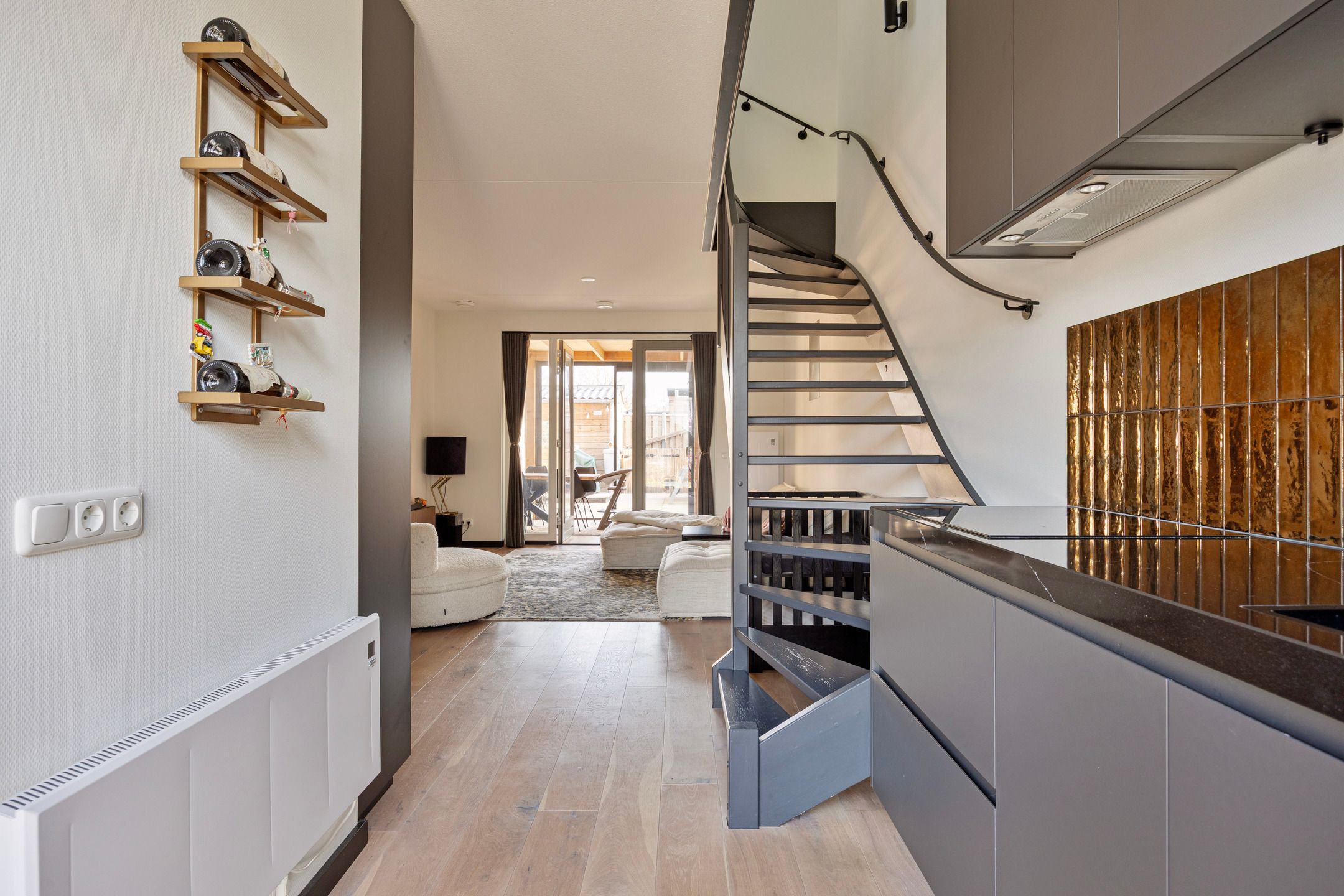 Photo 12 of Gouvernante 27