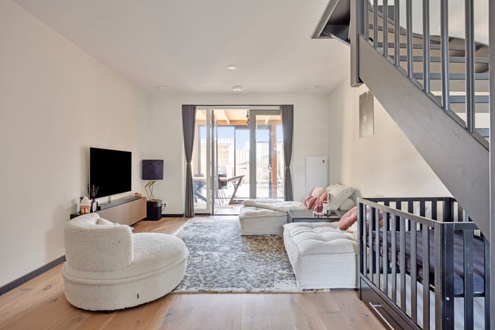 Photo 5 of Gouvernante 27