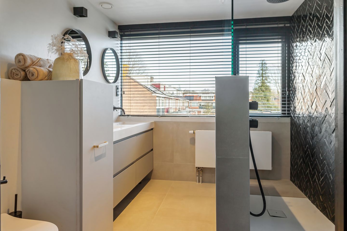 Spacious and Modern Family Home with Garden in Green De Bilt — 19
