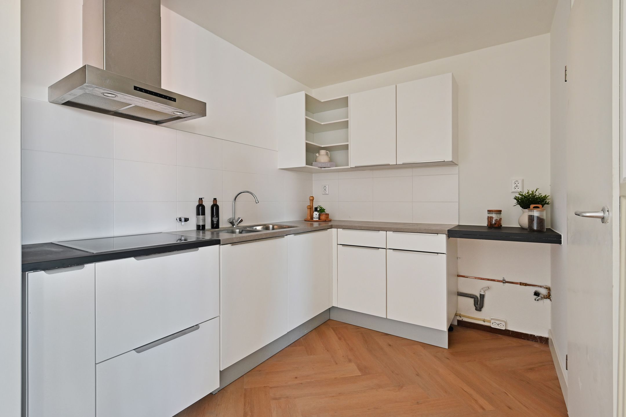 Photo 3 of Middenmolenplein 56