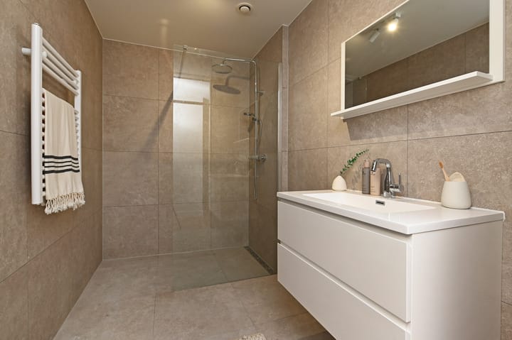 Photo 4 of Middenmolenplein 56