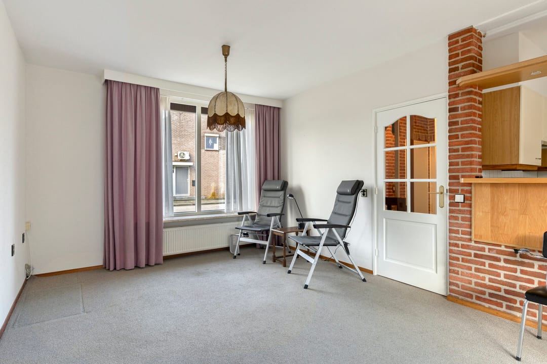 Foto 8 van Reviusstraat 1