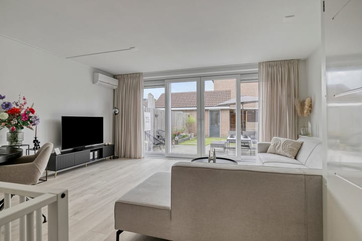 Photo 4 of Pearl Buck-erf 100